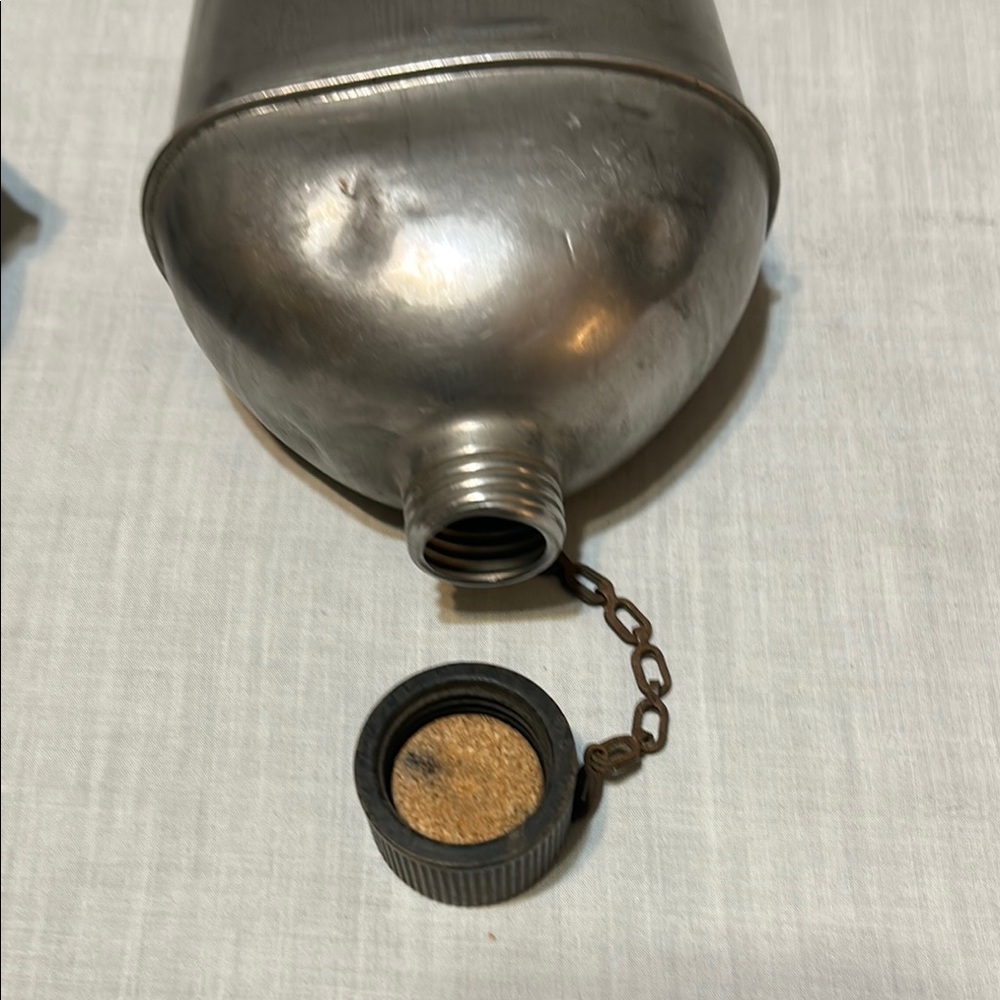 US Military Style Green and Silver Canteen Set with its cup. - Picture 8 of 10